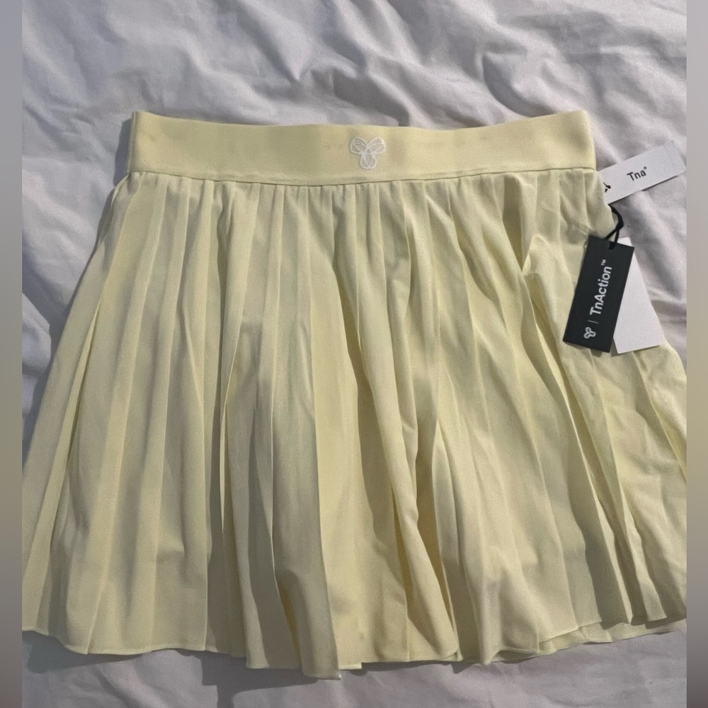 Aritzia TNA tennis skirt in butter yellow
